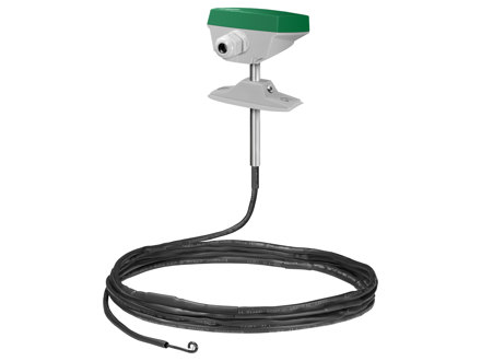 Duct sensor with housing for average temperature measurement